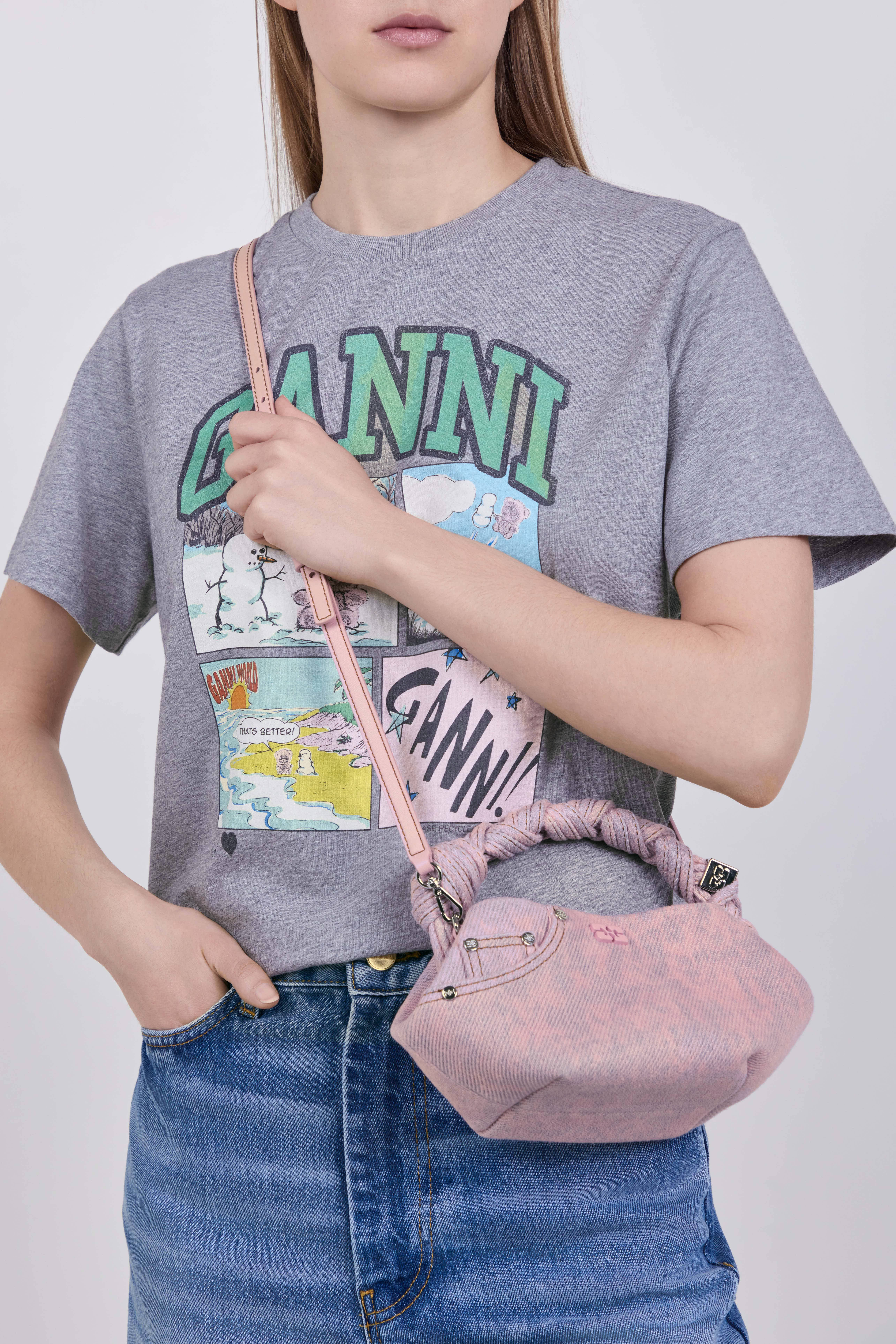 תמונת כל הלוק של תיק קרוסבודי בו מיני